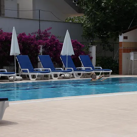 Minta Aparthotel 2*